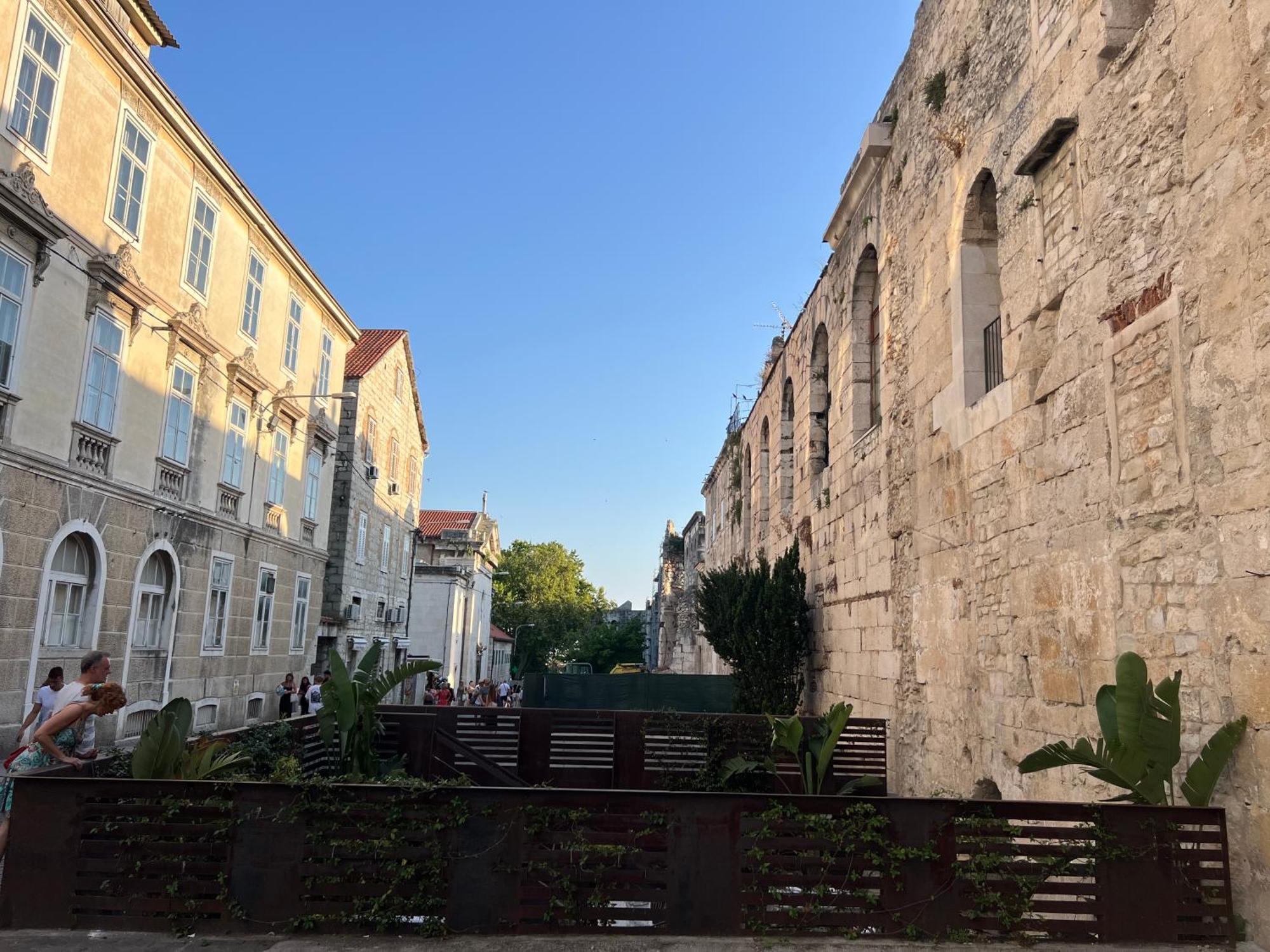 Emperor'S Residence Luxury Room - Unique Unesco Site Split Exterior photo